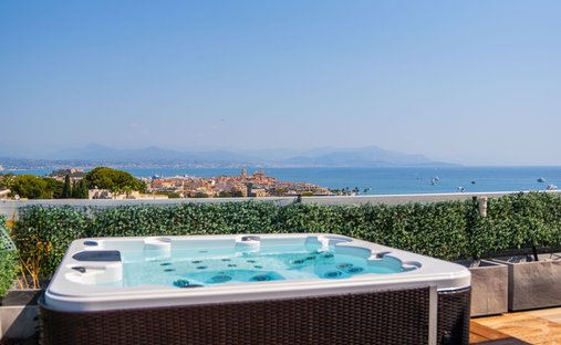Apartment in Les Cougoulins-Rastines, Antibes, France 1