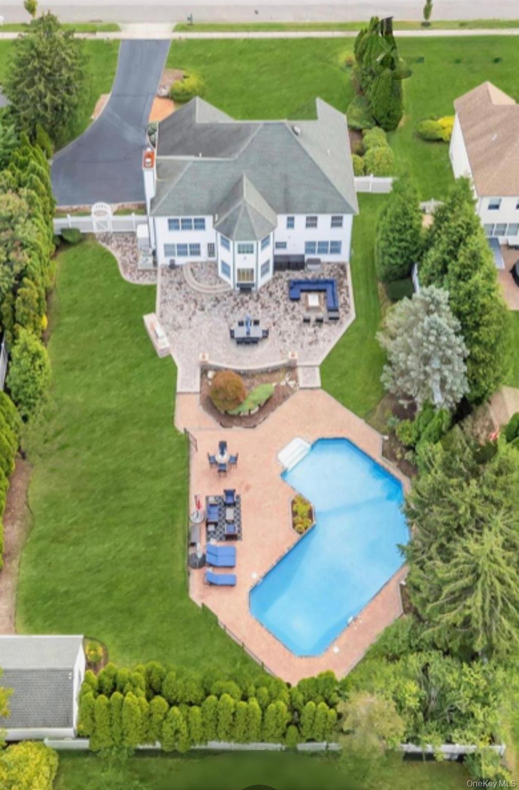 House in Commack, New York, United States 3 - 18676587
