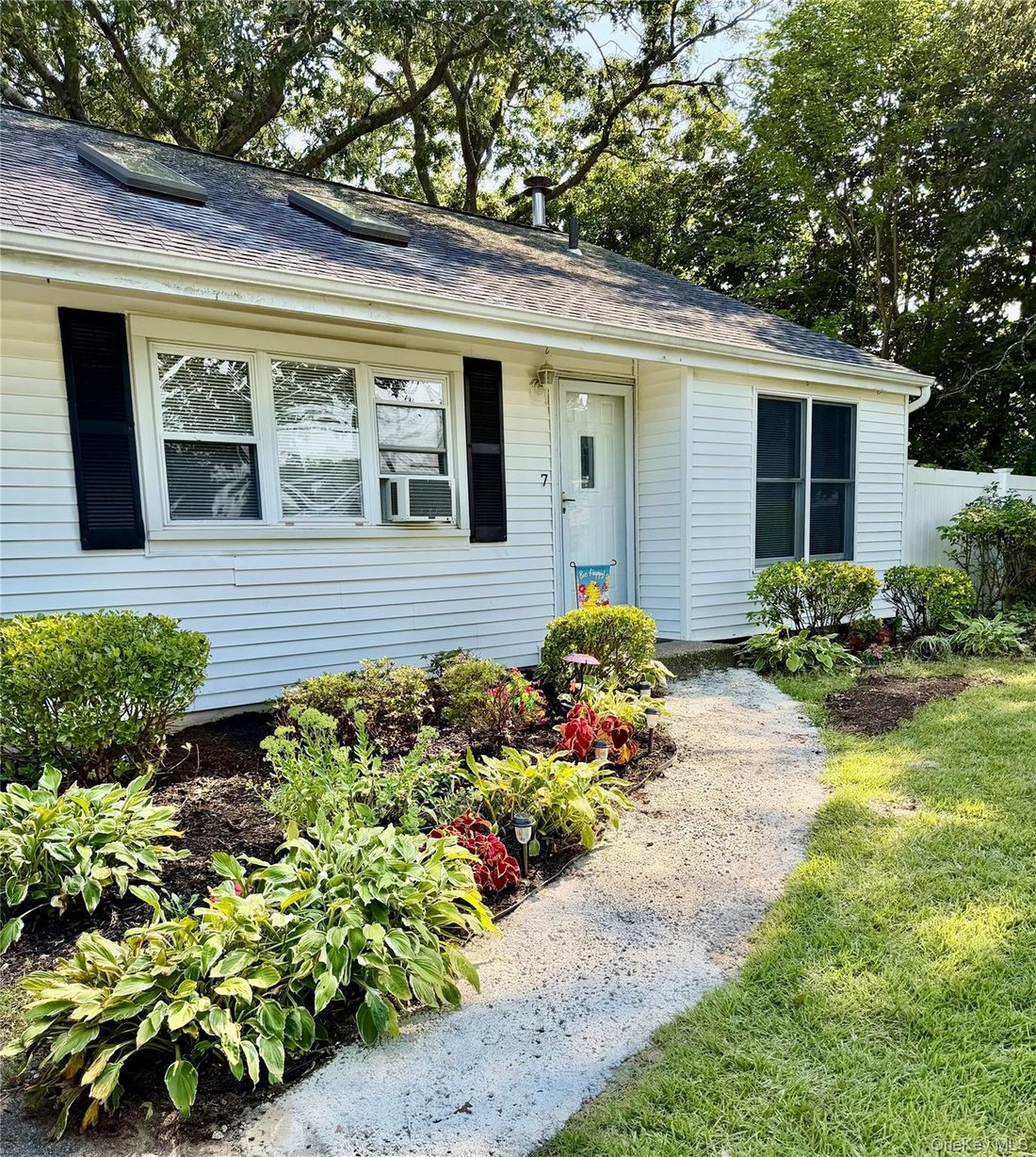 House in Port Jefferson Station, New York, United States 2 - 18677507