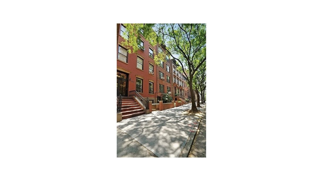 New York, New York, United States 4 - 18677544