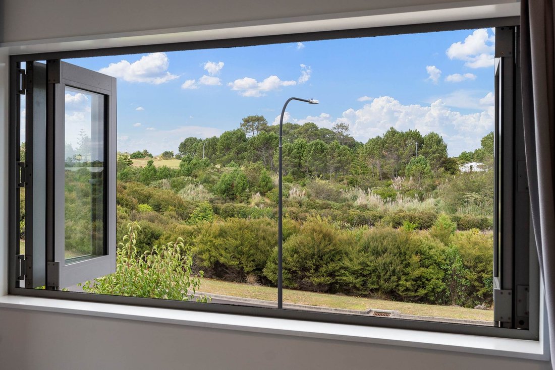 House in Beachlands, Auckland, New Zealand 4 - 15978716