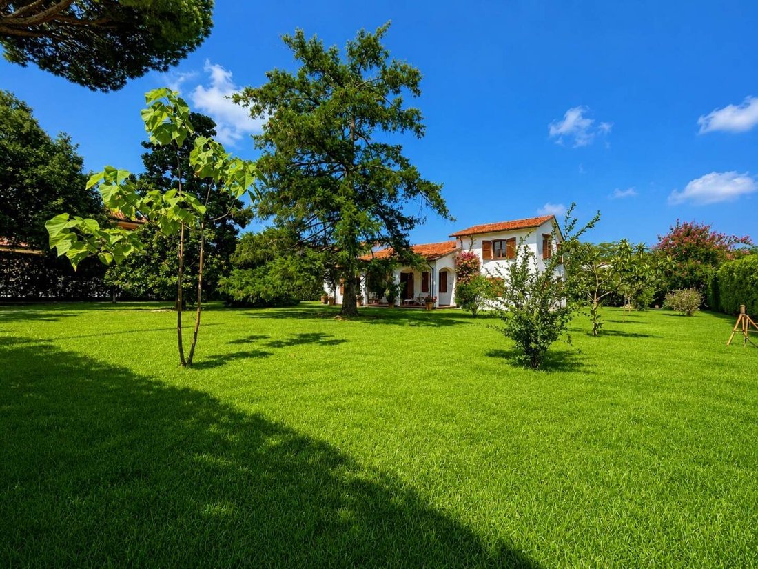 Villa in Pietrasanta, Tuscany, Italy 2 - 18675859
