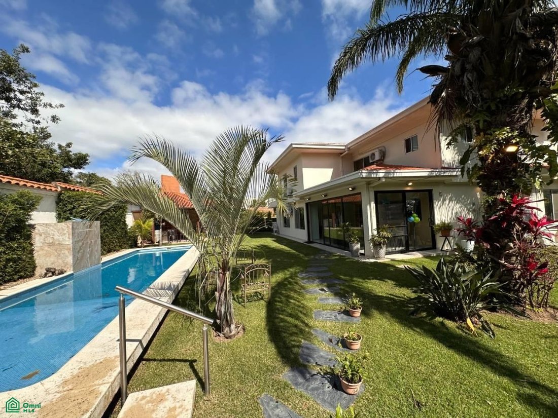 Townhouse en Colinas del Urubó, Departamento de Santa Cruz, Bolivia 2 - 18081681