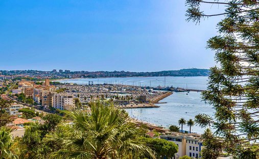 Apartment in Gabelle-Courcettes-Les Clos, Vallauris, France 1