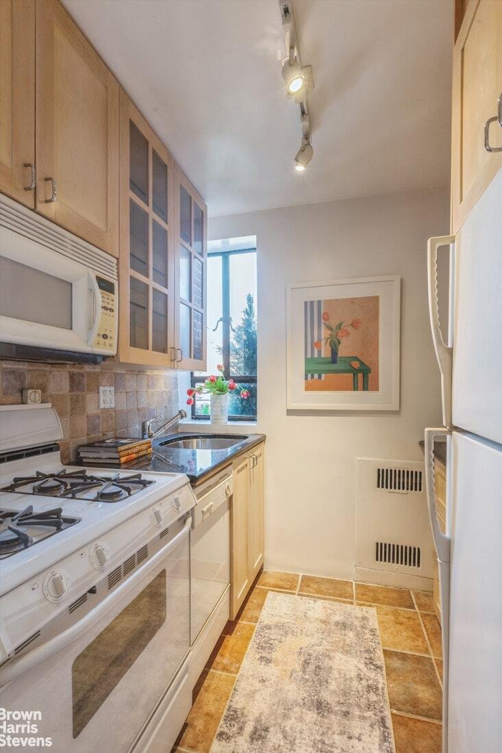 Co Op in New York, New York, United States 4 - 18676660