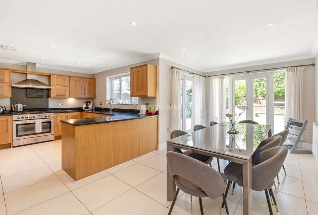 House in Barnet, England 2 - 18675791
