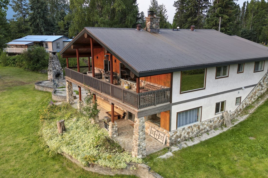 House in Blue River, British Columbia, Canada 4 - 18675407