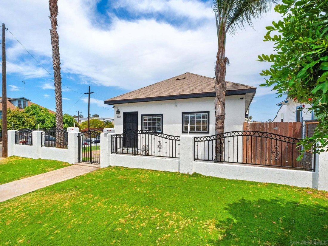 San Diego, California, United States 4 - 18676993
