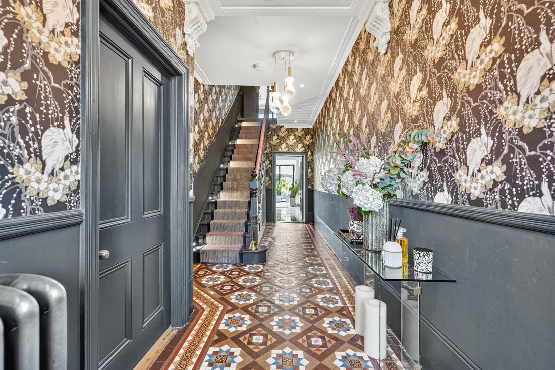 House in West Acton, Ealing, England 2 - 18674655