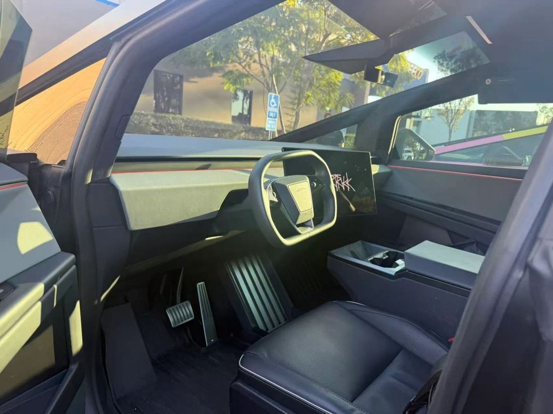 Pickup in Costa Mesa, CA, United States 3 - 18678063
