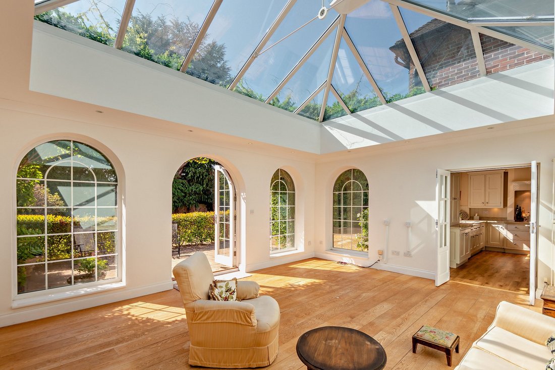 House in Sunningdale, England 3 - 18676260