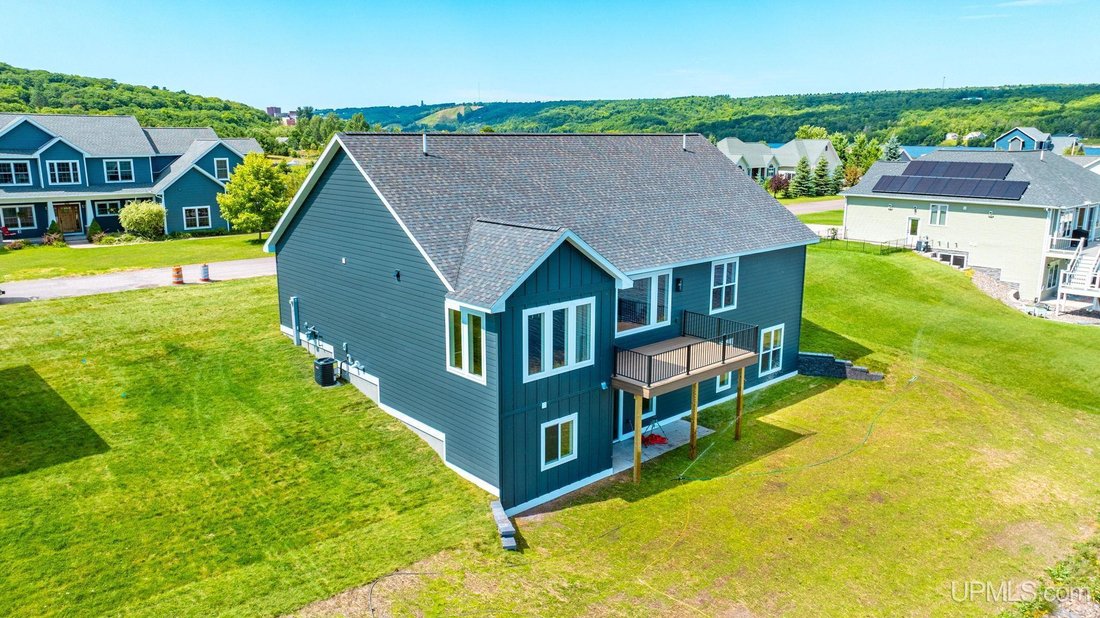 House in Houghton, Michigan, United States 2 - 18674939