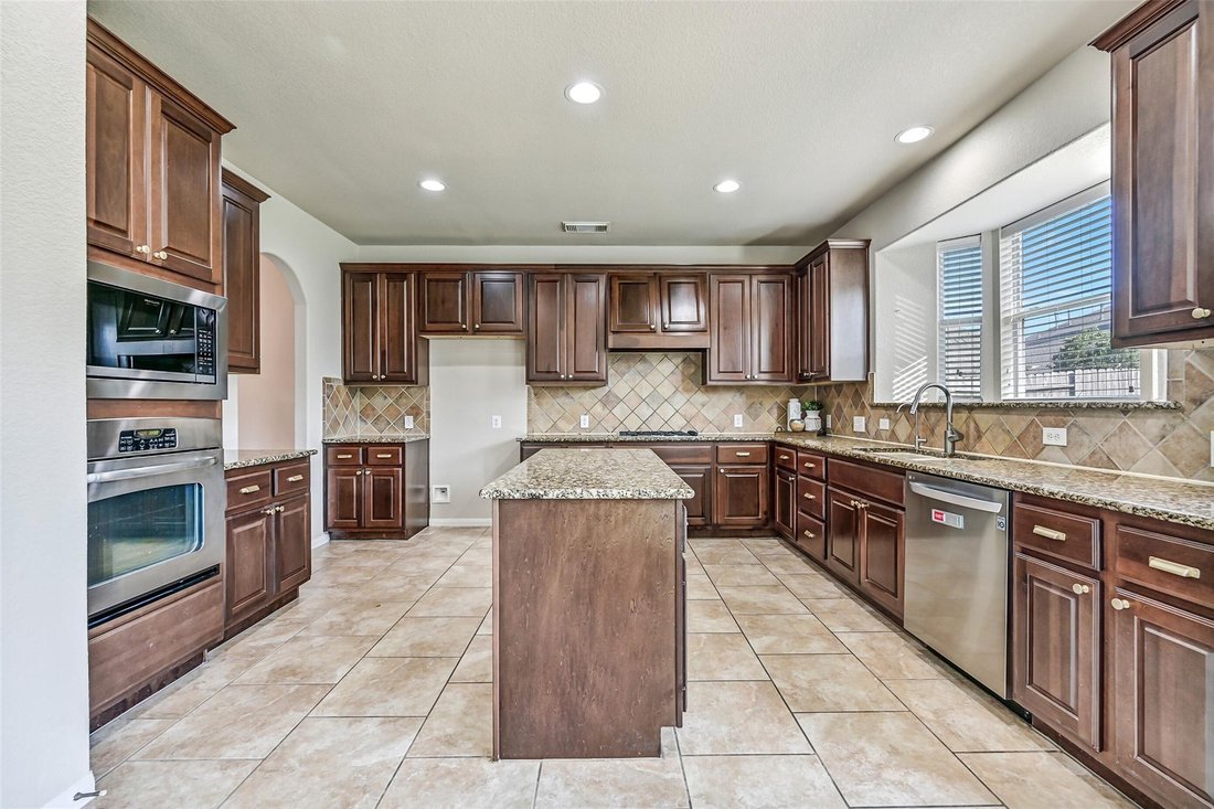House in Friendswood, Texas, United States 3 - 18677307