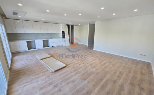 Apartment in Santo António dos Cavaleiros, Lisbon, Portugal 1