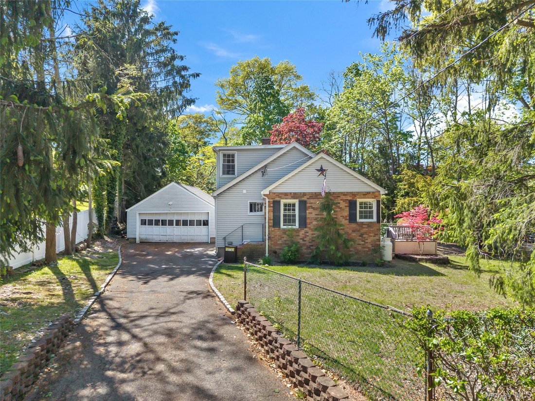 House in East Northport, New York, United States 1 - 18674567