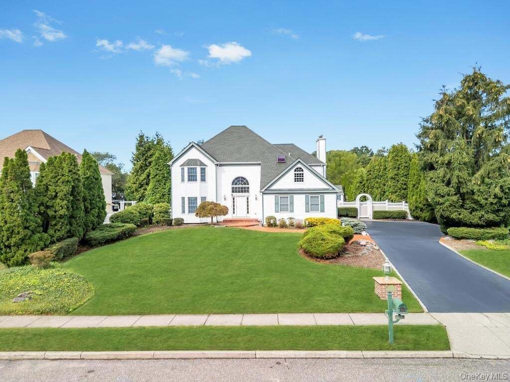 House in Commack, New York, United States 1 - 18676587