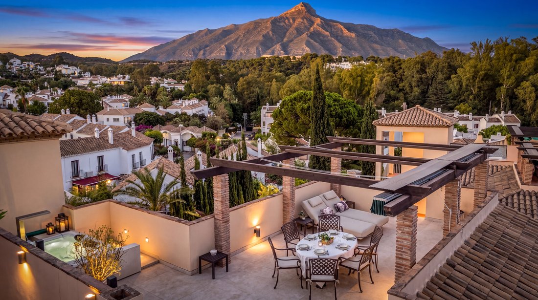 Penthouse in Nueva Andalucia, Marbella, Spain 1 - 18678634