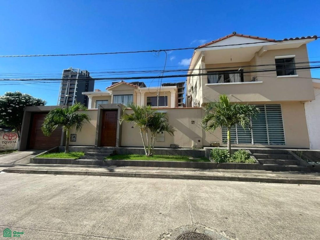 Casa in Santa Cruz de la Sierra, Dipartimento di Santa Cruz, Bolivia 1 - 17860531