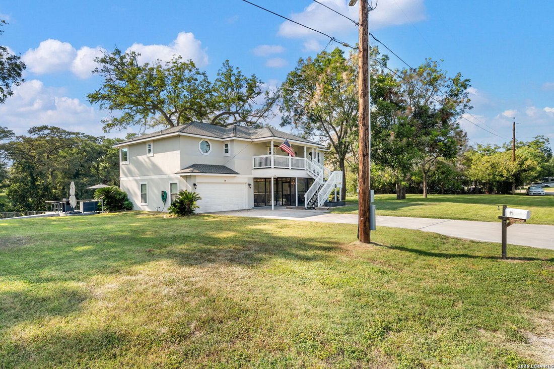 House in Seguin, Texas, United States 5 - 18676141