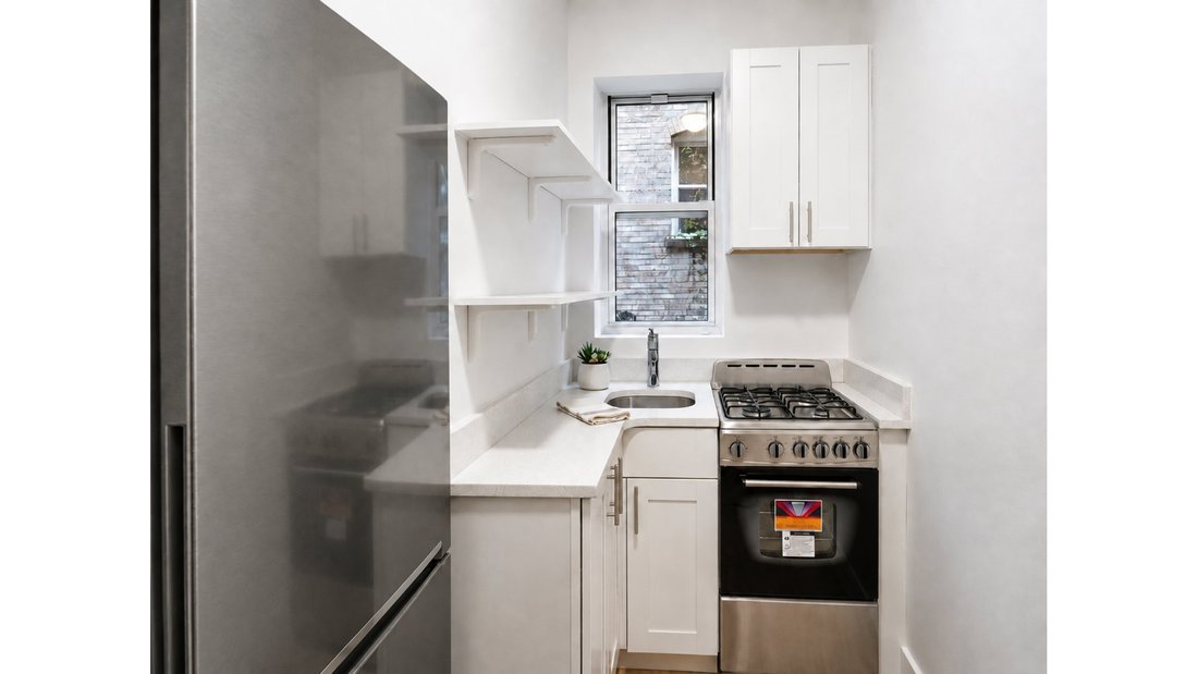 New York, New York, United States 2 - 18677544