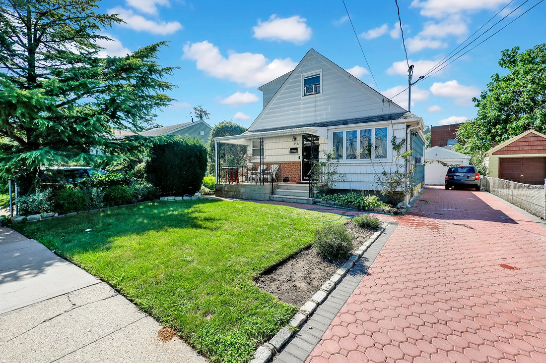 House in Elmont, New York, United States 2 - 18675296