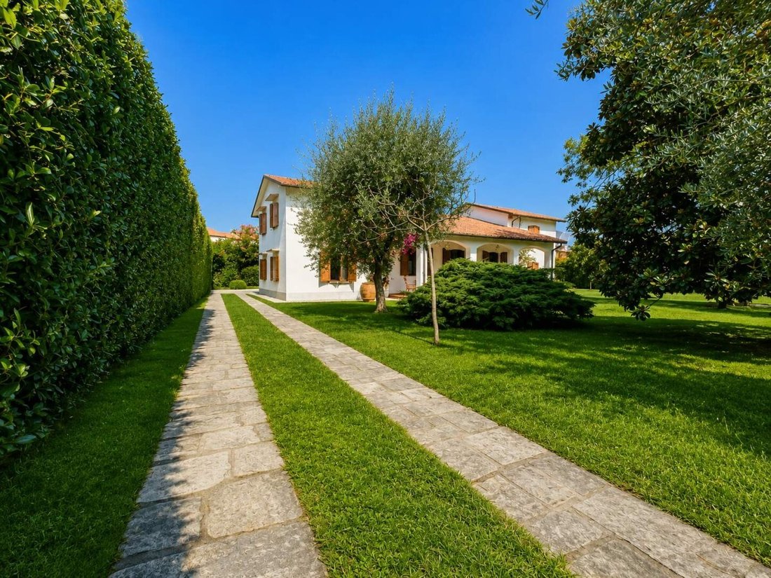 Villa in Pietrasanta, Tuscany, Italy 4 - 18675859