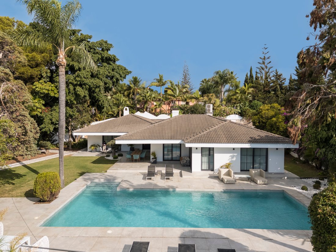 Villa in Elviria-Cabopino, Marbella, Spain 1 - 18674674