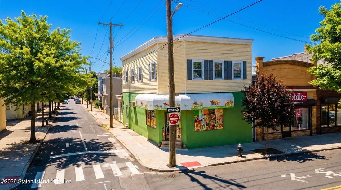 New York, New York, United States 3 - 18675767