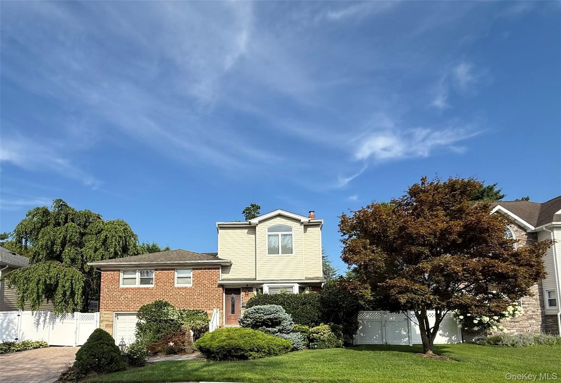 House in Syosset, New York, United States 2 - 18676582
