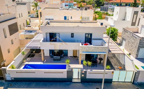 Villa in Pilar de la Horadada, Valencian Community, Spain 1