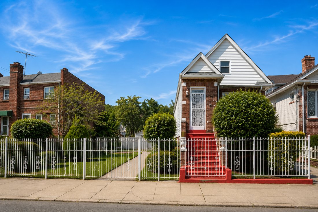 House in New York, New York, United States 1 - 18674937