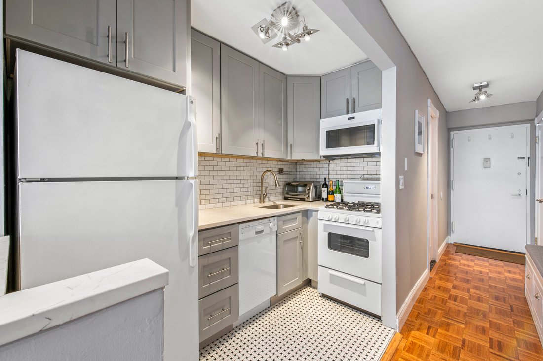 New York, New York, United States 4 - 18677532