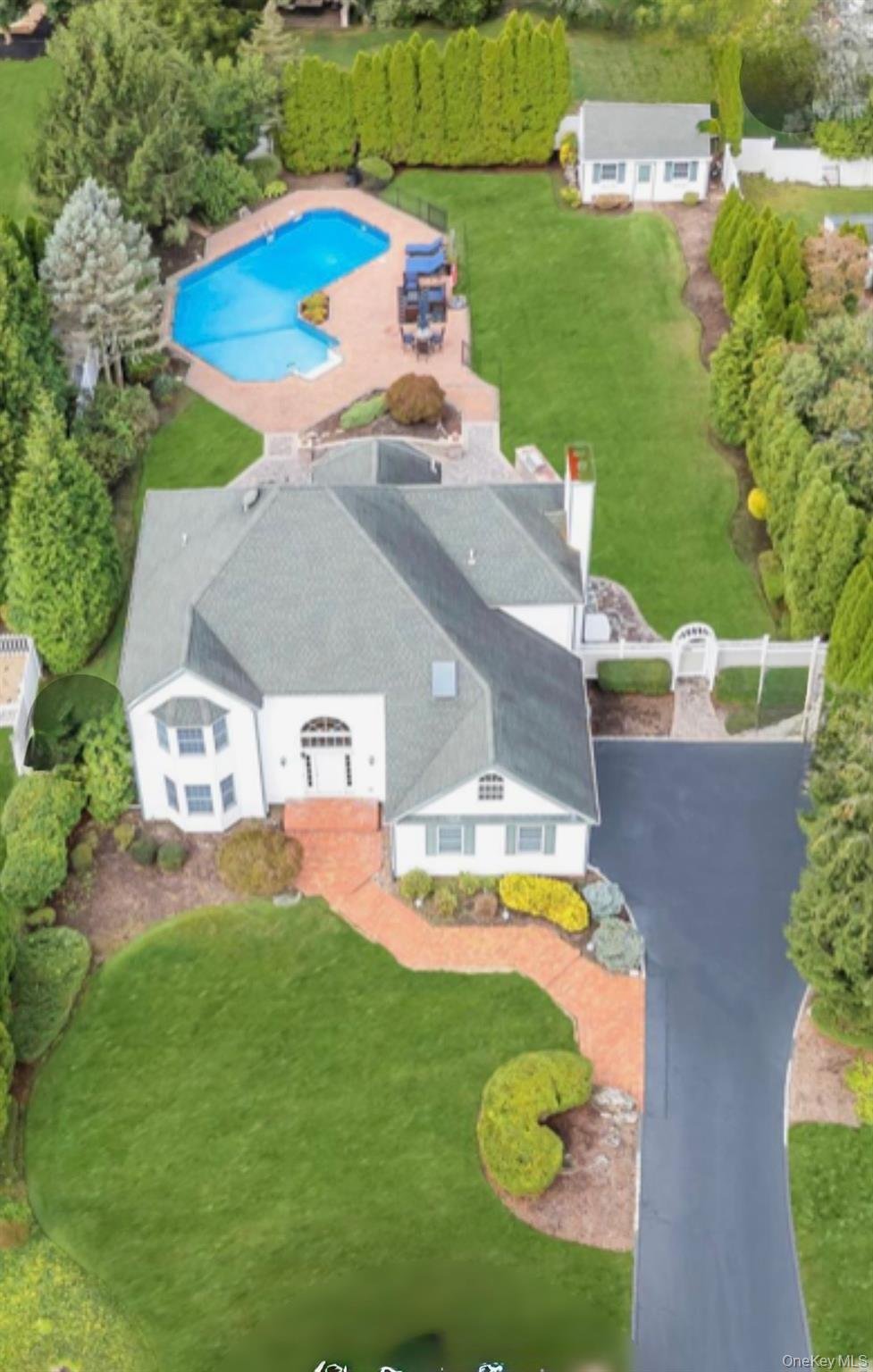 House in Commack, New York, United States 2 - 18676587