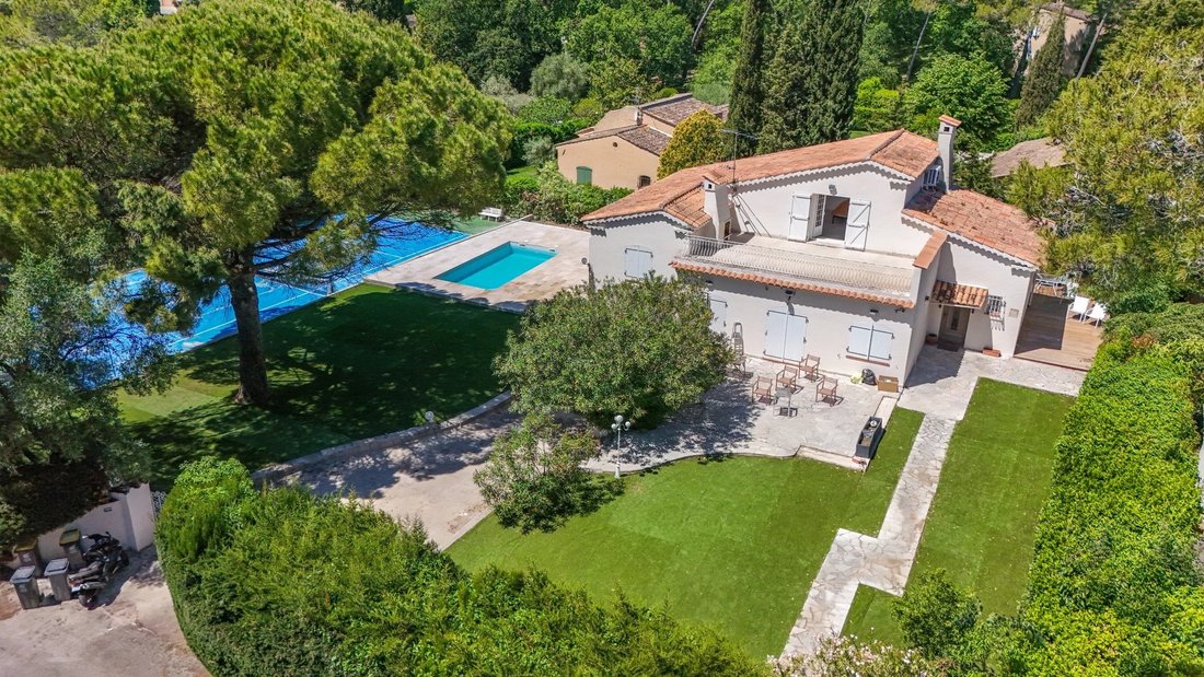 Villa in Mougins, Provence-Alpes-Côte d'Azur, France 1 - 18674766