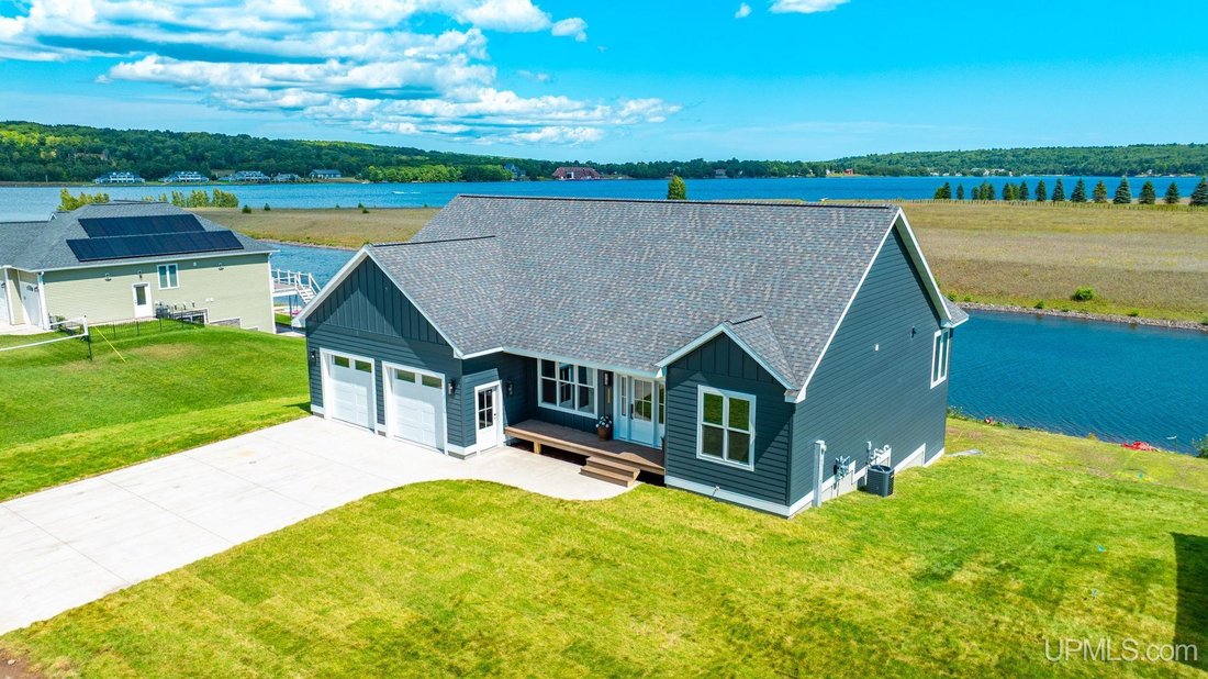 House in Houghton, Michigan, United States 1 - 18674939
