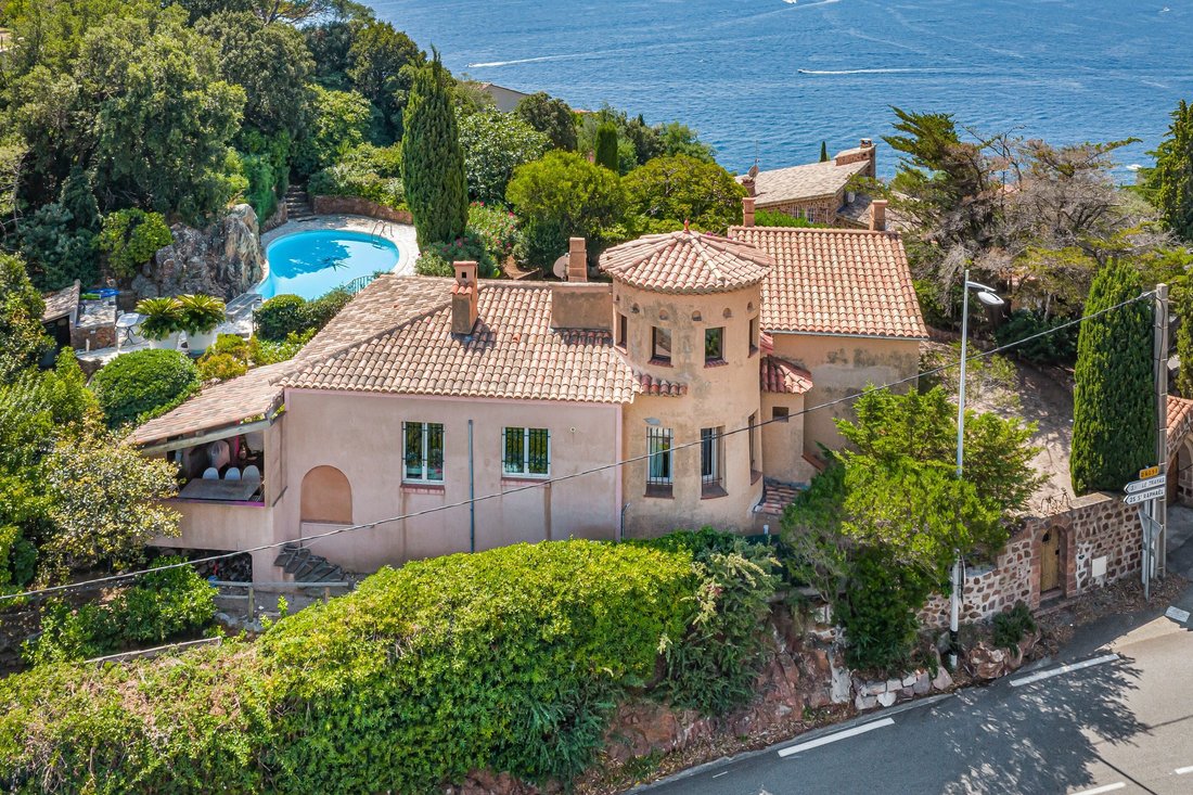 House in Théoule-sur-Mer, Provence-Alpes-Côte d'Azur, France 1 - 18675654