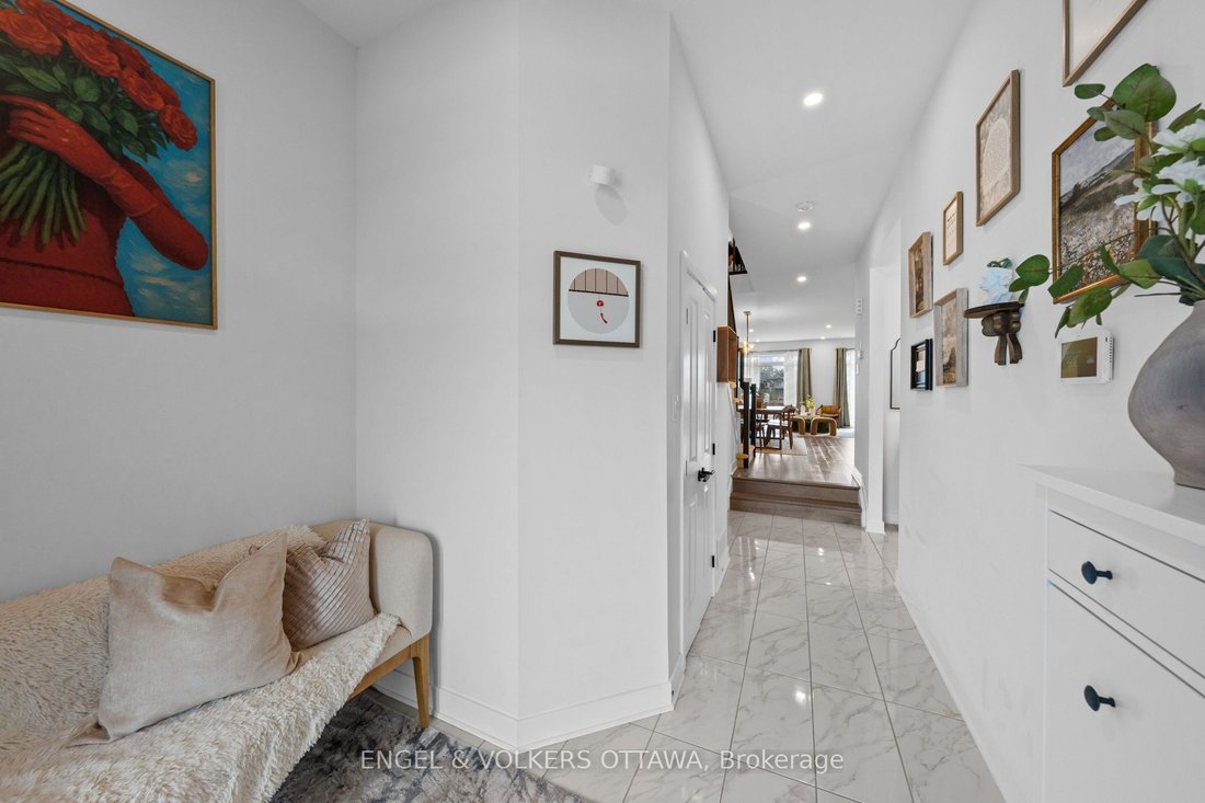 Townhouse in Ottawa, Ontario, Canada 3 - 18677701