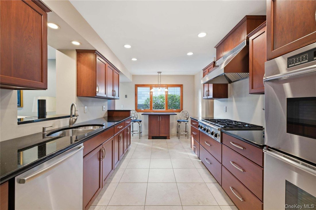 House in Hauppauge, New York, United States 5 - 18674851