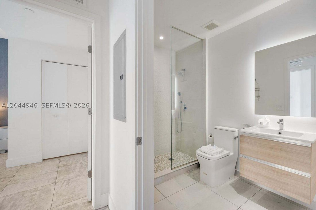 Condo in Miami, Florida, United States 3 - 18676885