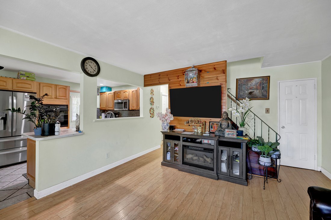 House in Elmont, New York, United States 5 - 18675296