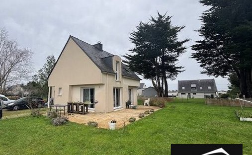 House in Le Tour-du-Parc, Brittany, France 1