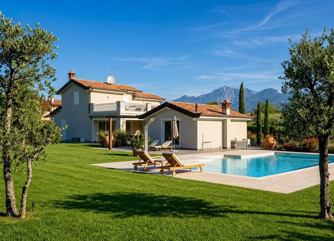 House in Pietrasanta, Tuscany, Italy 1 - 18677814
