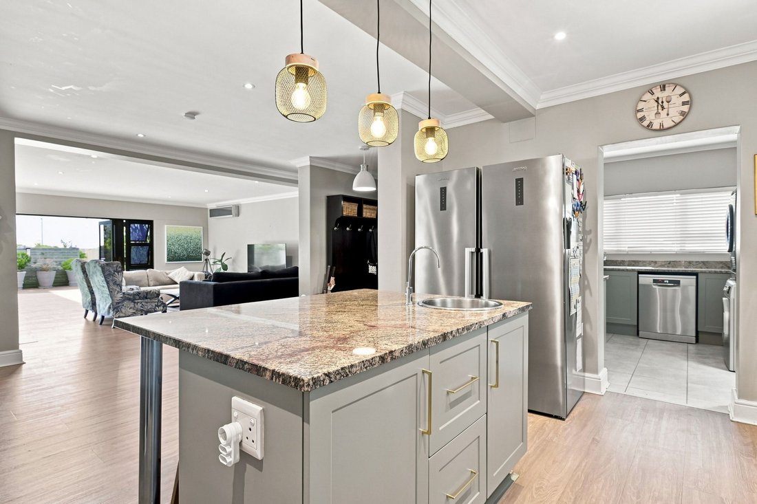House in Tokai, Muizenberg Mountains, Cape Town 5 - 18675282
