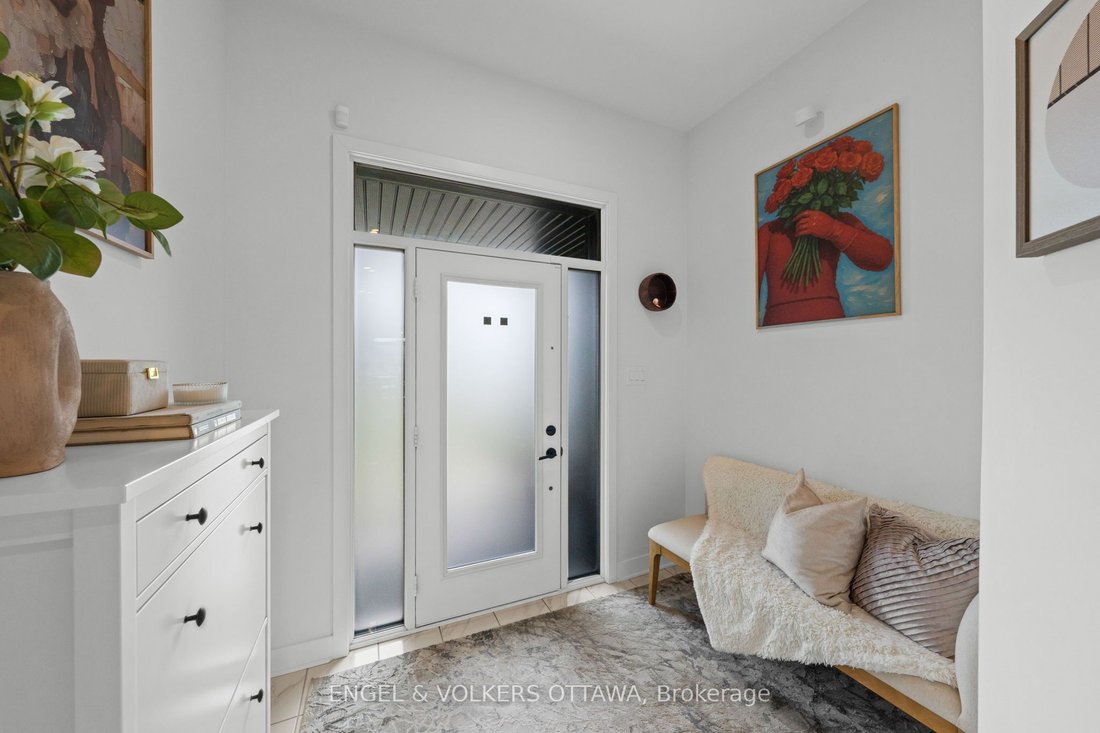 Townhouse in Ottawa, Ontario, Canada 2 - 18677701