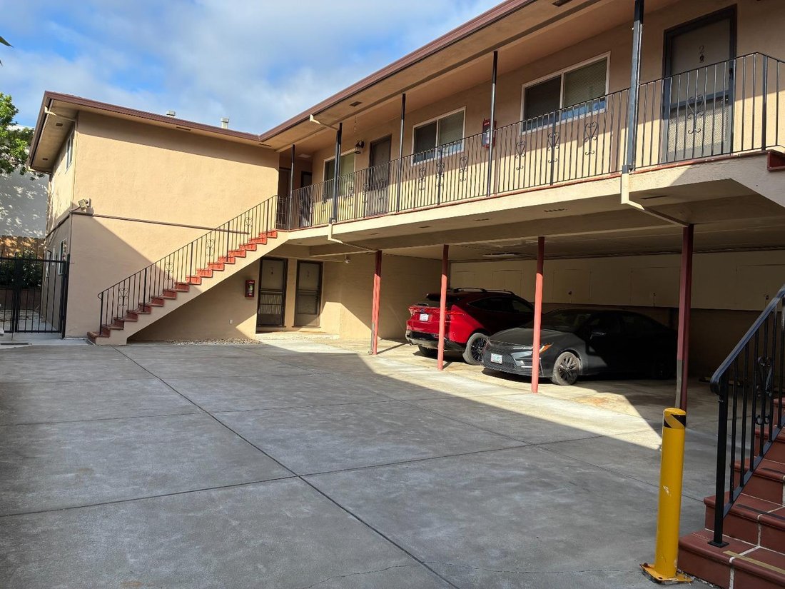 San Bruno, California, United States 2 - 18676894
