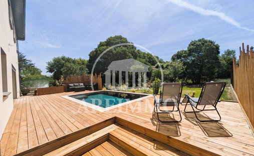 House in Saint-Martin-de-Londres, Occitania, France 1