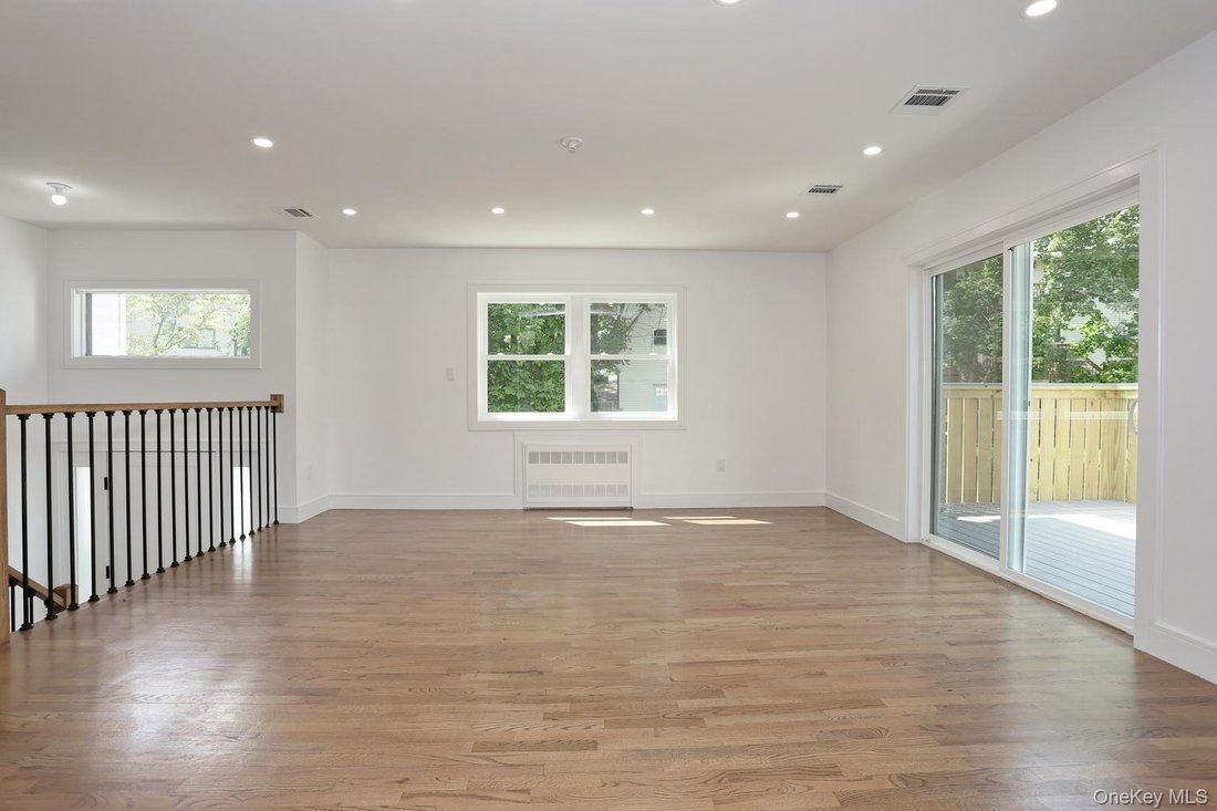 House in Spring Valley, New York, United States 5 - 18676079