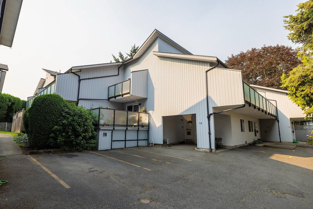Townhouse in Saanich, British Columbia, Canada 1 - 18678445