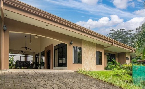Casa en Ciudad Colón, San José, Costa Rica 1