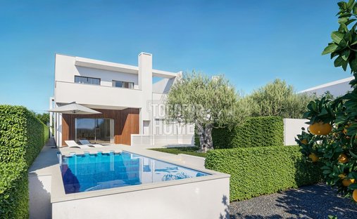 Villa in Santa Barbara de Nexe, Algarve, Portugal 1
